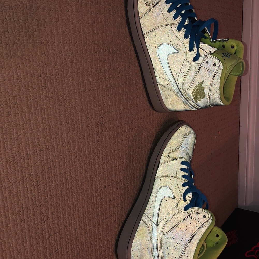 Sneakers